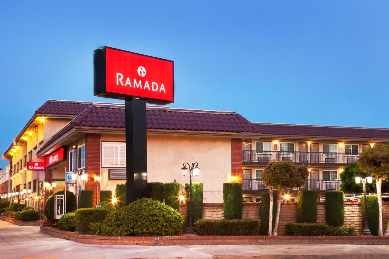 Ramada by Wyndham Pasadena Hotel Bagian luar foto